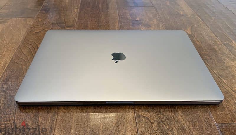 MacBook Pro 16-inch (2019) Core i9 32GB RAM 512 SSD GPU 4GB 1