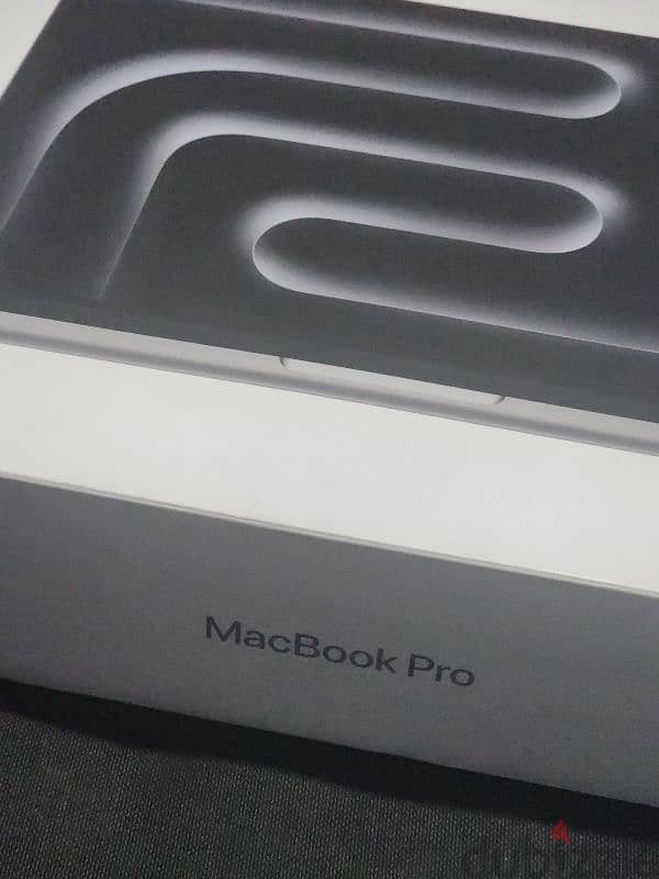 MacBook pro m3 8 ram 512 2