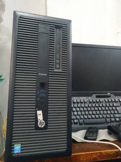 كيسه hp tower معالج cor i 5 جيل رابع وكرت شاشه amd rx550 2g