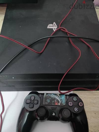 PS4 واحد تيرا حاله كويسه مع دراع اصلي