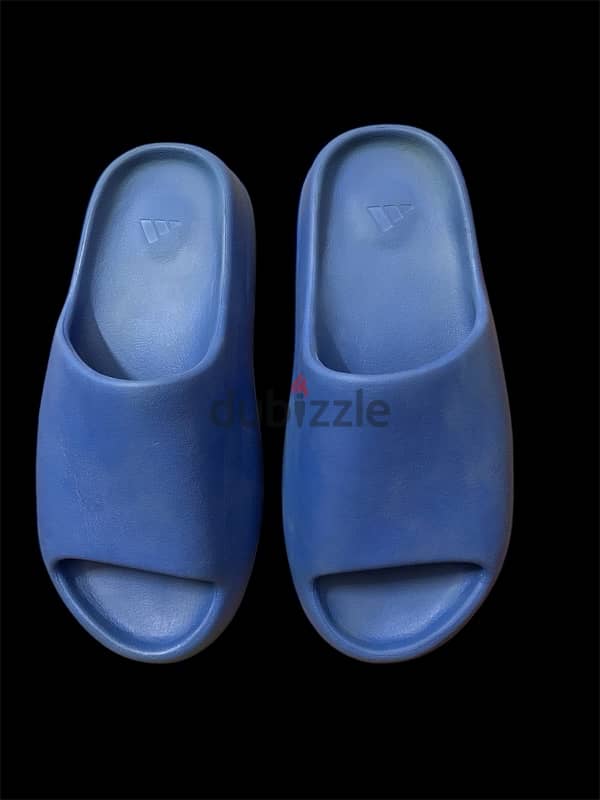 Adidas Yeezy Slide Azure Size 43 in excellent condition 3