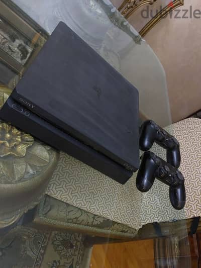 playstation 4 slim 500gb used with 2 controllers