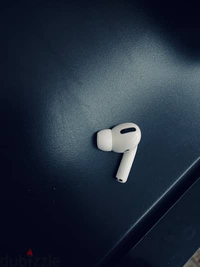 سماعة AirPods Pro أصلية بحالة ممتازة