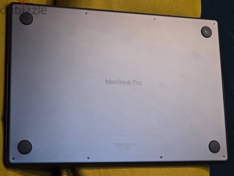 Macbook Pro 16” M3 - amazing condition like new - 100% battey 4