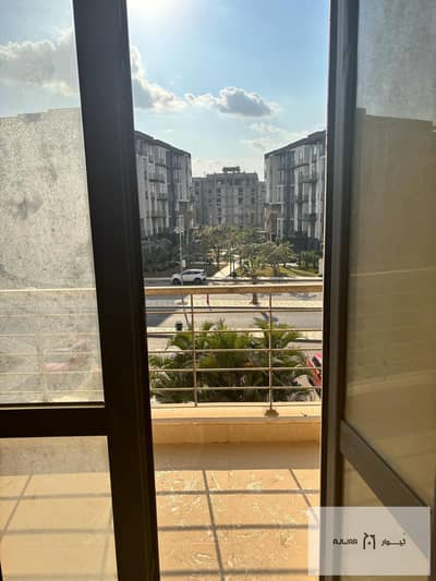 For sale in the prestigious phases of Madinaty B8 143 sqm apartment on the second floor with view main street close to services and Madinaty club