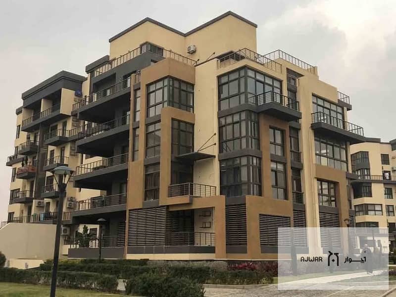 Apartment for sale in B8, area of ​​98 square meters, the building is built for a first floor shot, a total of 3 million, a commercial demand, paid fr 0