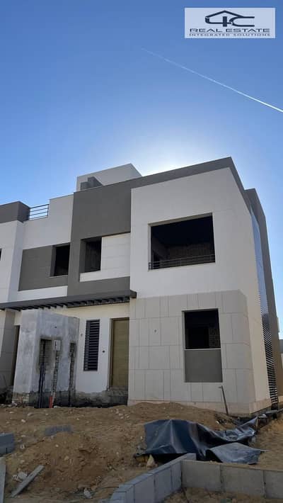 Villa Townhouse Corner for sale 246m in Palm Hills New Cairo with quarter installment 294,000 over 7years in prime location in fifth settlement