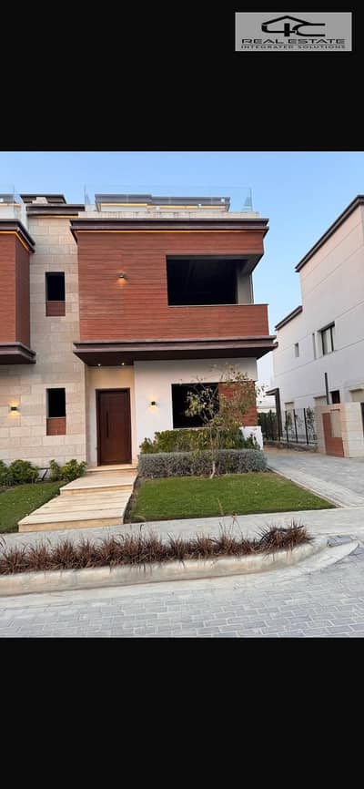 Villa Townhouse corner 300m for sale in Azzar New Cairo  READY  TO  MOVE quarter installment 141,000 over 3 years in golden square in fifth settlement