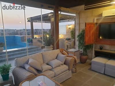 Penthouse for sale with private pool in Galleria Moon Valley