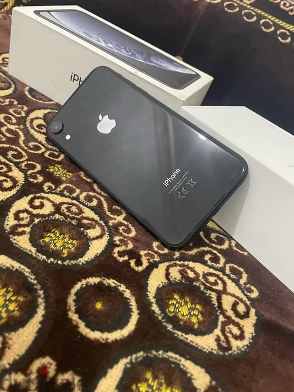 iPhone XR 128 كرتونه 2