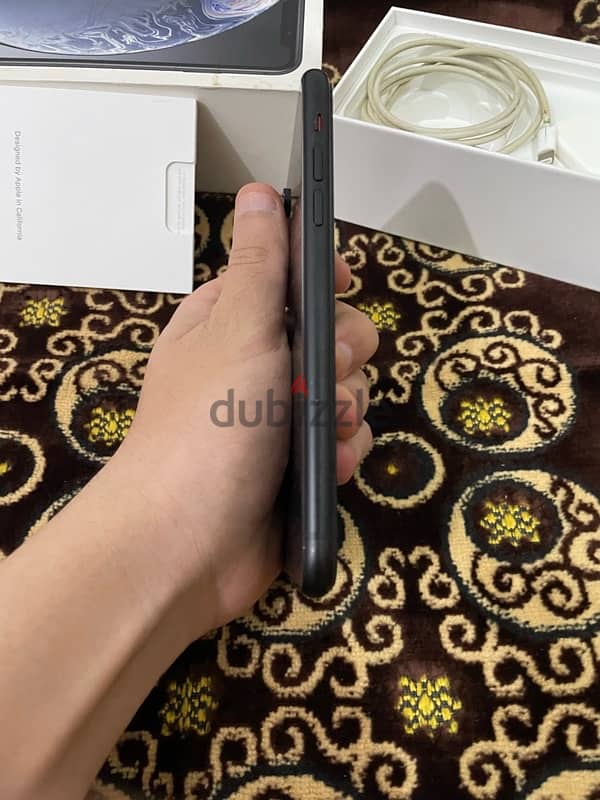 iPhone XR 128 كرتونه 5