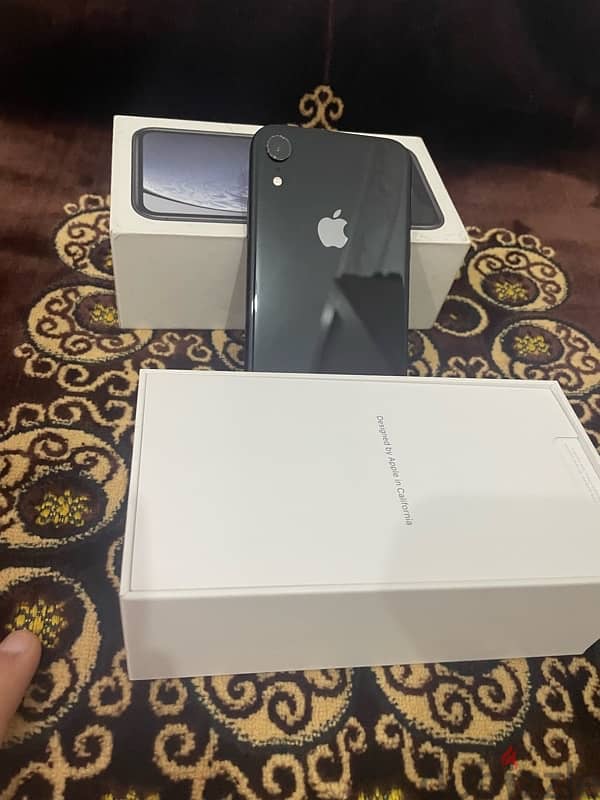 iPhone XR 128 كرتونه 8