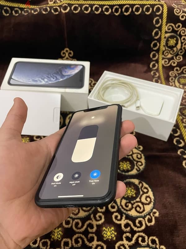 iPhone XR 128 كرتونه 11