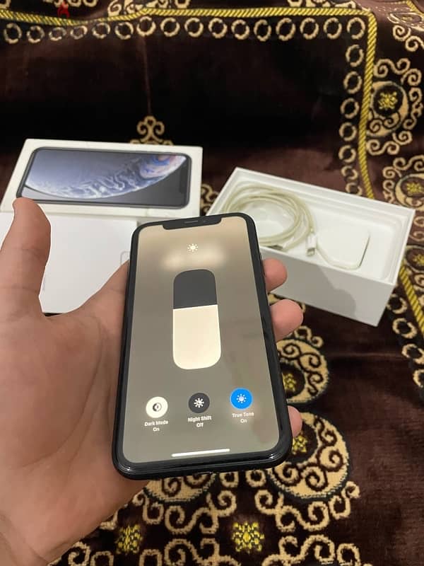 iPhone XR 128 كرتونه 12