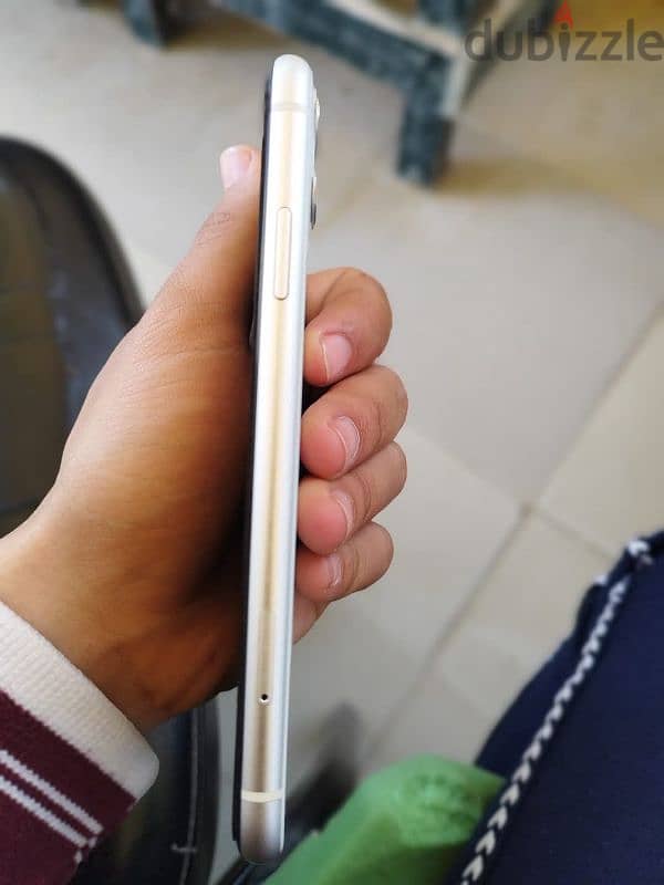 iphone 11  128 WHITE جديد 4