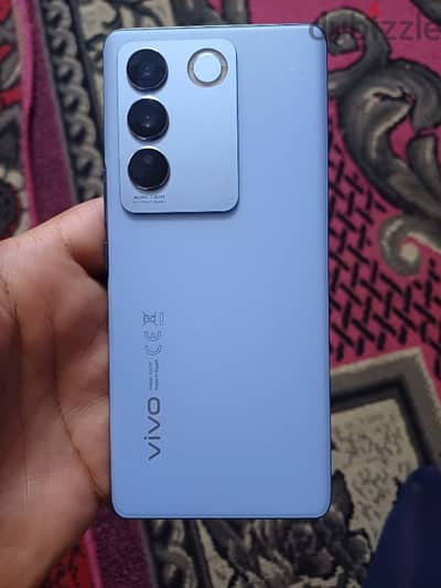 للبيع Vivo V27 5G اعلي نسخة بحاله الجديد وارد الخارج بالفاتورة