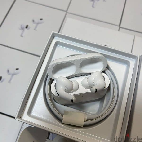 AirPods Pro (جديدة بالعلبة بتاعتها) 4