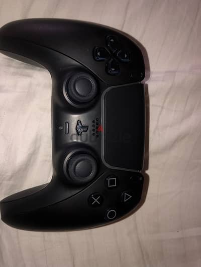 ps5 controller ( used less than 1 month ) like new