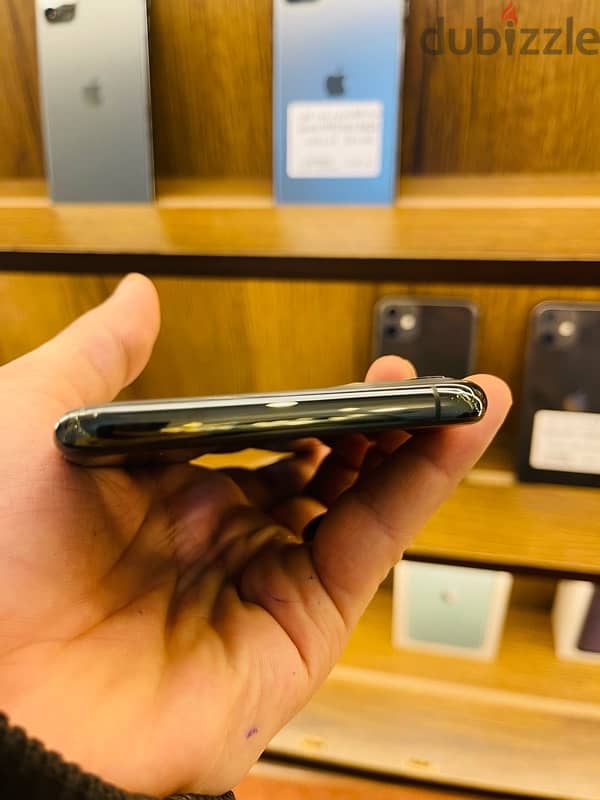 iPhone 11 Pro Max 256GB (شريحتين) بسعر 17,500 جنيه بطاربه ٩٦! 2