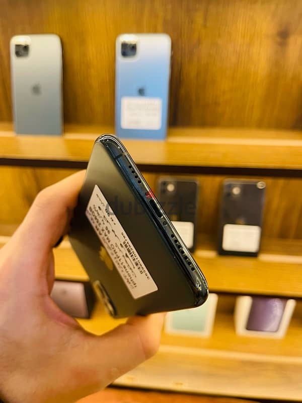 iPhone 11 Pro Max 256GB (شريحتين) بسعر 17,500 جنيه بطاربه ٩٦! 3