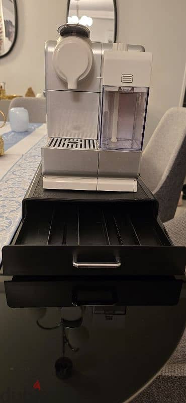 Nespresso Lattissima Coffee Machine – Like New 2