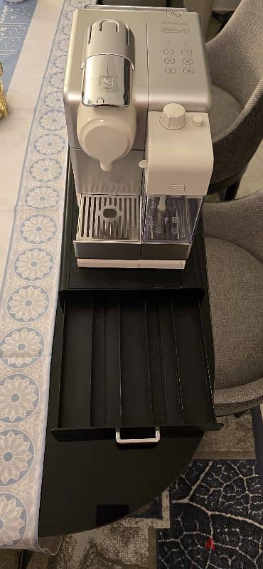 Nespresso Lattissima Coffee Machine – Like New 6