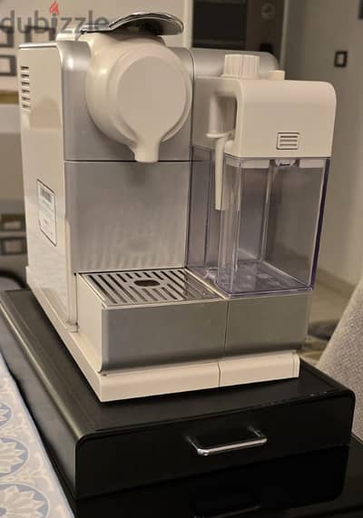 Nespresso Lattissima Coffee Machine – Like New