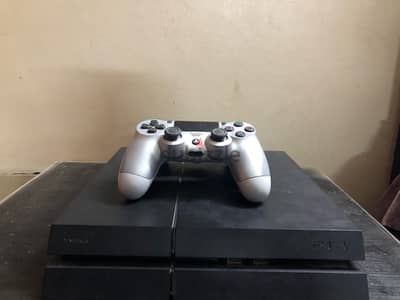 Ps4 1TB with 2 controllers