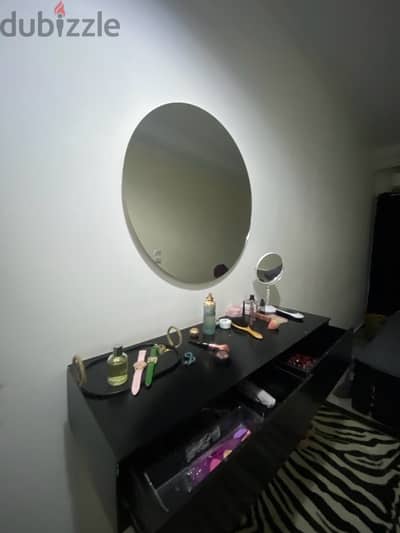 dresser with mirror