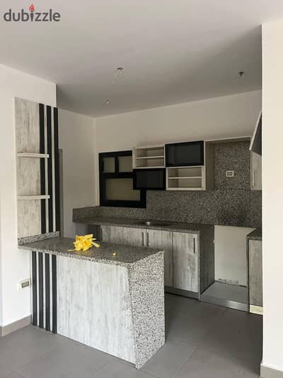 For sale, a fully finished apartment with air conditioners, immediate delivery, 3 rooms, in installments, in a prime location in the Fifth Settlement