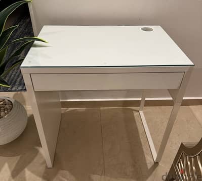 مكتب ايكيا ابيض للاطفال IKEA white desk for kids