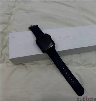 apple watch series 6 (44) معملها طبقة حماية كامله