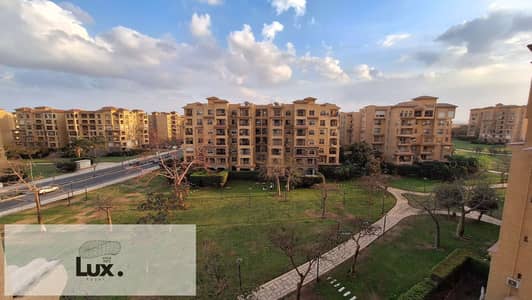 Apartment for rent, new law, in Madinaty, area 135 m, in the most upscale phase B1, next to the mosque, Metro Market, and the medical complex, View Ga