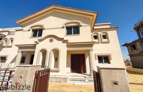 Townhouse for sale in Madinaty (corner), old reservation, prime location