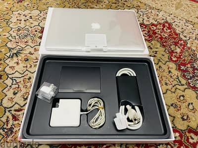 MacBook Pro 2015,15inch,core i7, Ram 16G ,حالته كالجديدة ومعه كل حاجة