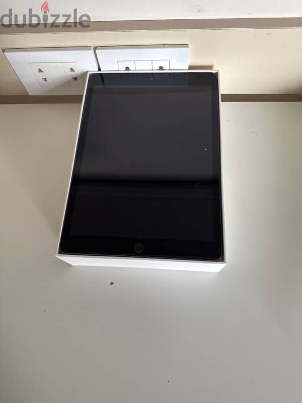 apple ipad 7 32 gb slightly used 2