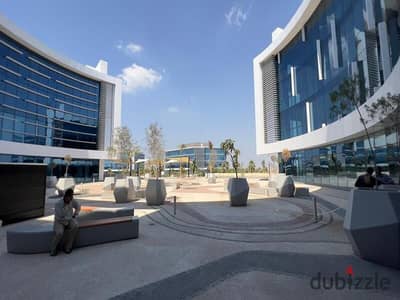 Office for rent, fully finished with air conditioning, 684 sqm, headquarters for rent in Smart Village, 6th of October, prime location near Sheikh Zay