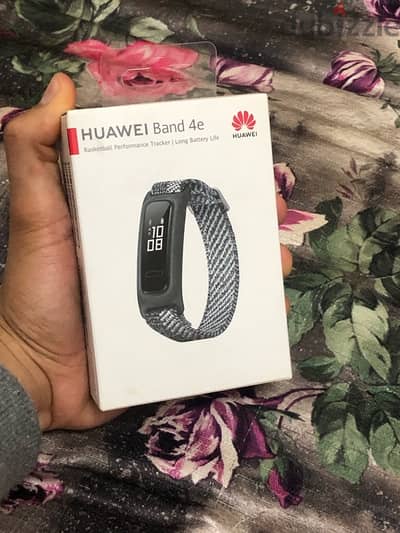 ساعه Huawei Band 4e لمتبعه المشي و الصحه