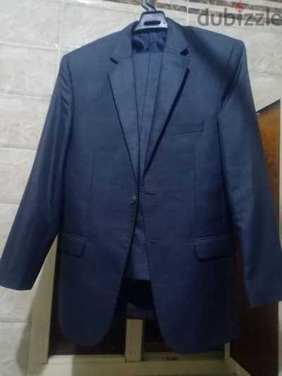 بدلة مستعملة بحالة جيدة جدا