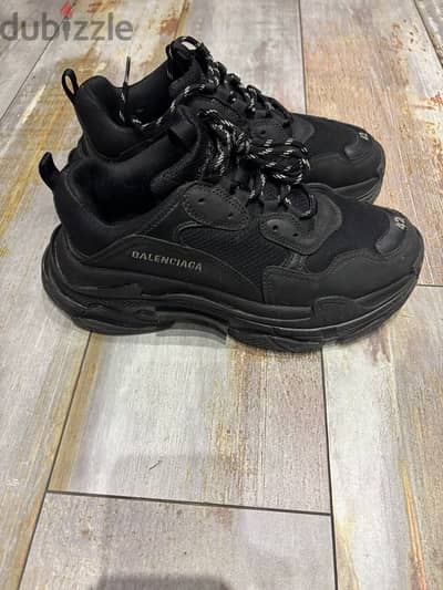 balenciaga triple s