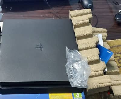 ps4 slim بحالة الجديد