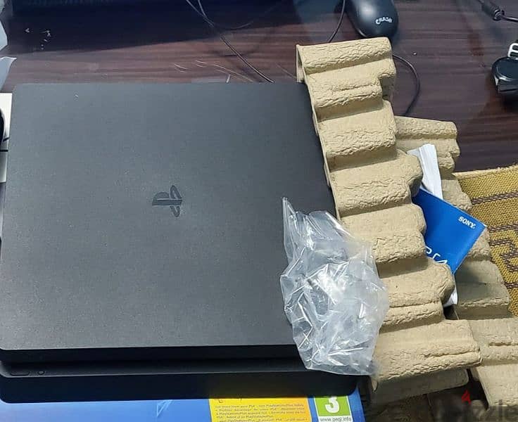 ps4 slim بحالة الجديد 0