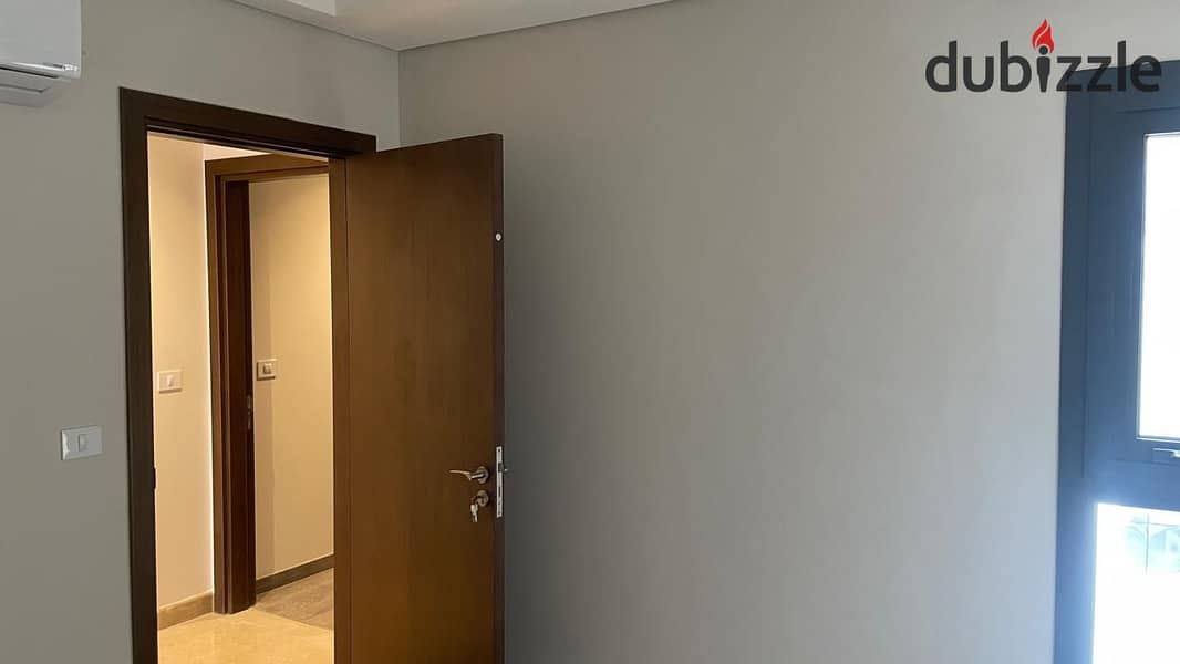 For sale, an apartment of 161 square meters, eighth floor, in Zed Towers, Sheikh Zayed City, double view of Al Yasmine and Al Park, at a bargain price 0