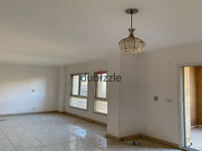 Apartment for sale in the best location in the heart of Madinaty, 132 m², third floor, garden view, directly in front of Al Thawth Park, company finis