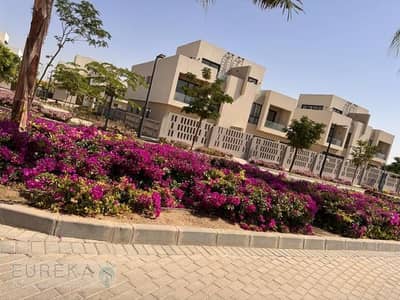 Twin house 375m for rent in compound Al Burouj