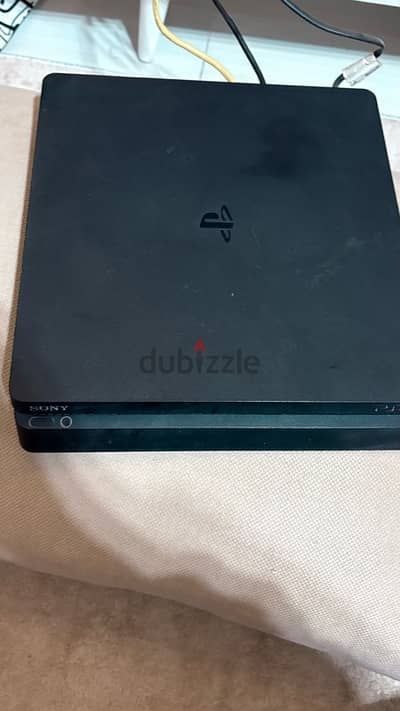 ps4 slim 1TB & cd