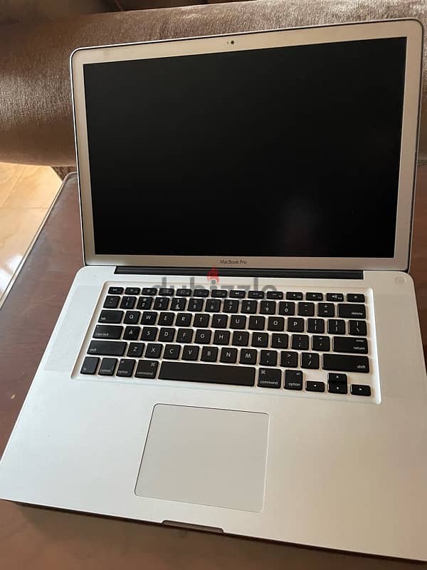macbook pro mid 2009 mint condition 1