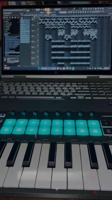 Novation launckey mk3 mini midi keyboar 0