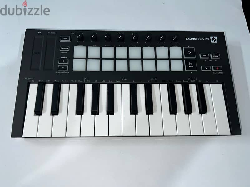 Novation launckey mk3 mini midi keyboar 1