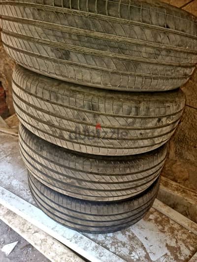 ٤ فردة كاوتش ميشلان مقاس 215/65R17